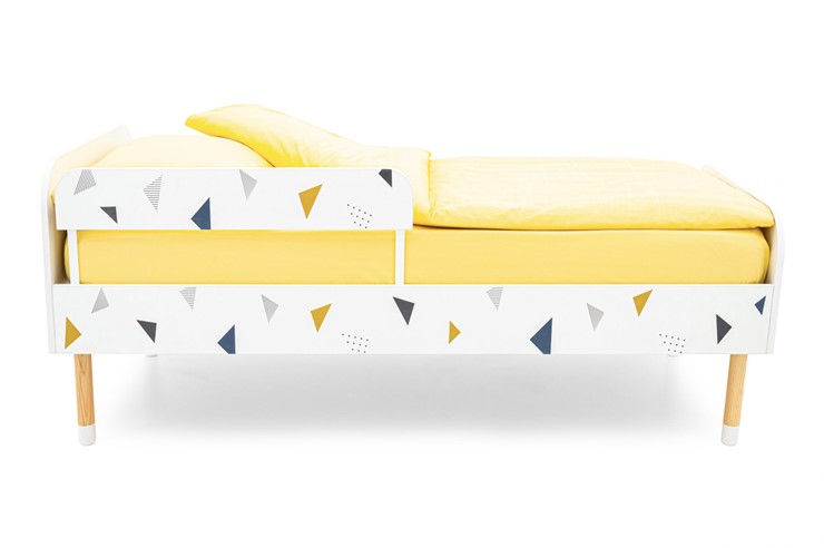 Кровать в детскую Stumpa Классика "Треугольники желтый, синий" в Барнауле - изображение 1